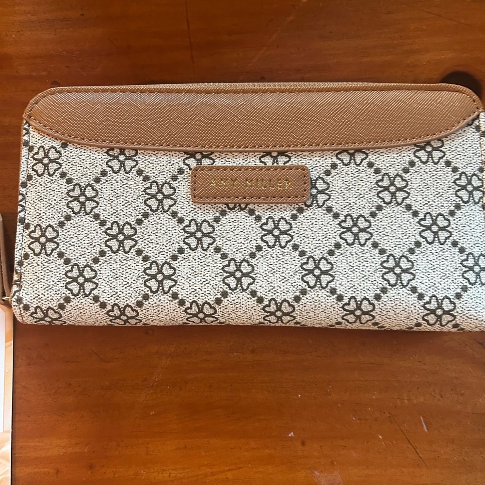 NWT Amy Miller Designer Signature Series‎ Wallet - Picture 2 of 9